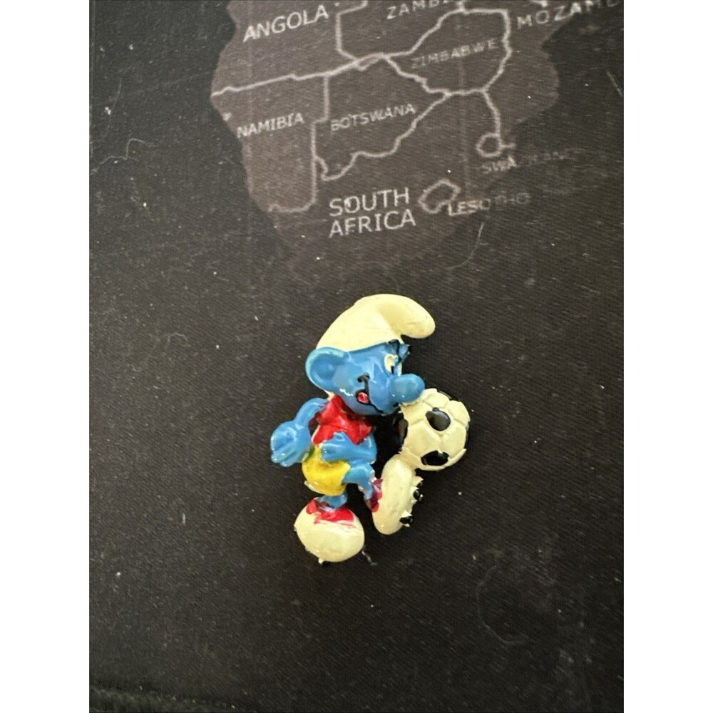 Peyo Diecast Enamel Pin Soccer Smurf Pin 1980's Vintage
